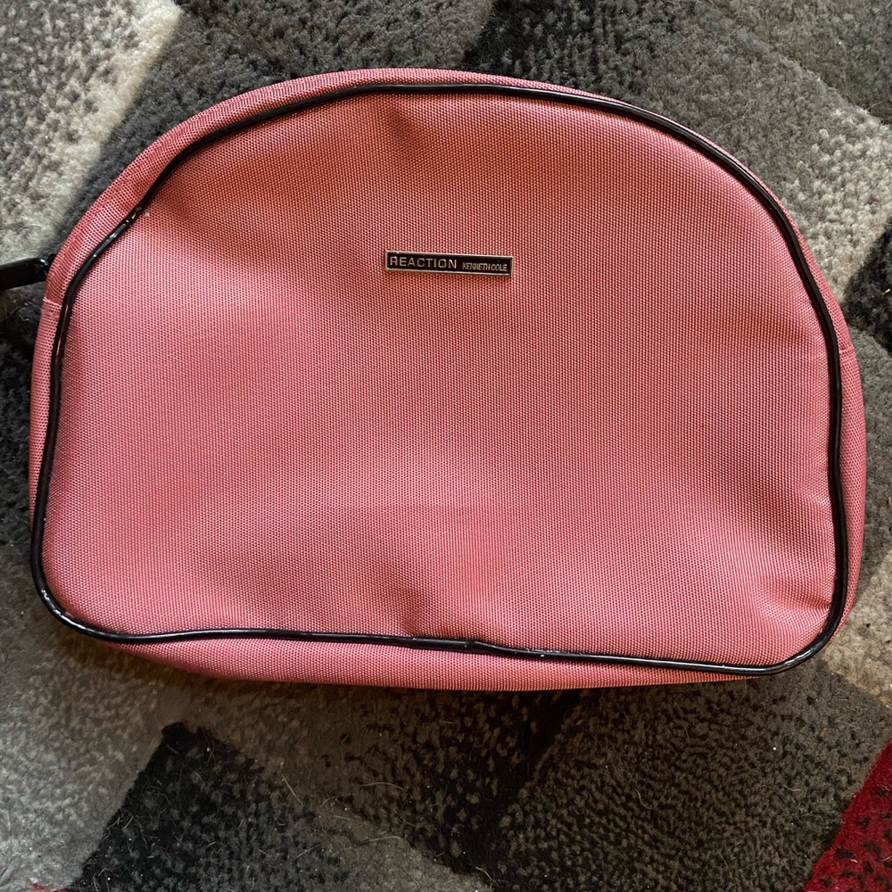 Kenneth Cole Reaction Pink Medium Makeup/Travel Bag